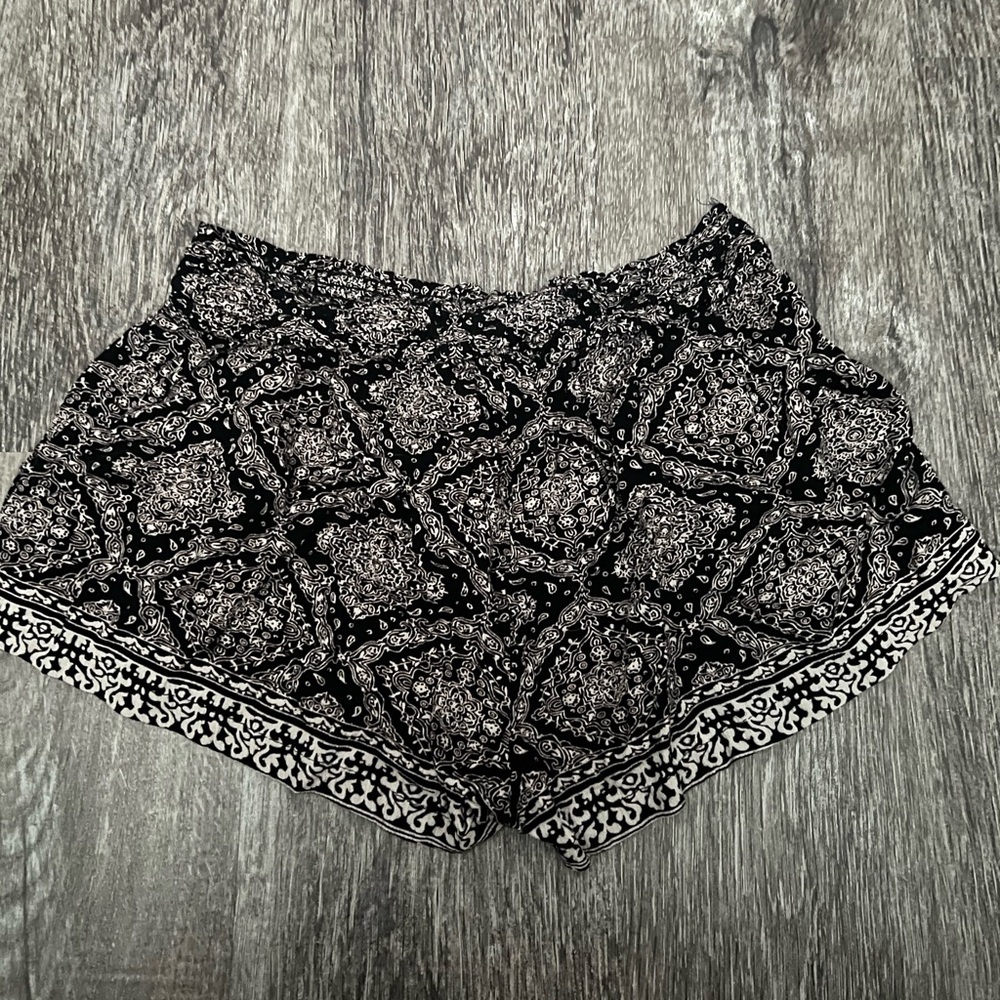 Bohemian flowy shorts - Picture 3 of 3